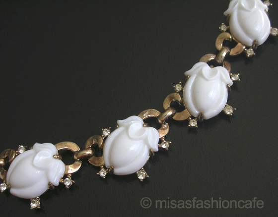 （画像用） Trifari　 トリファリ ガラスの花ネックレス