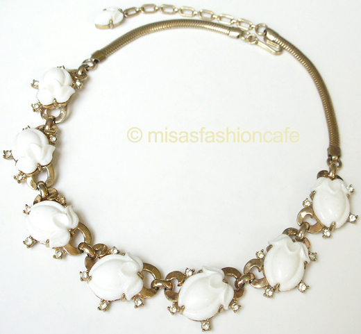 （画像用） Trifari　 トリファリ ガラスの花ネックレス