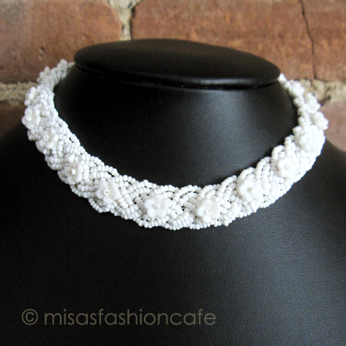 （画像用） ミルクガラス花ネックレス