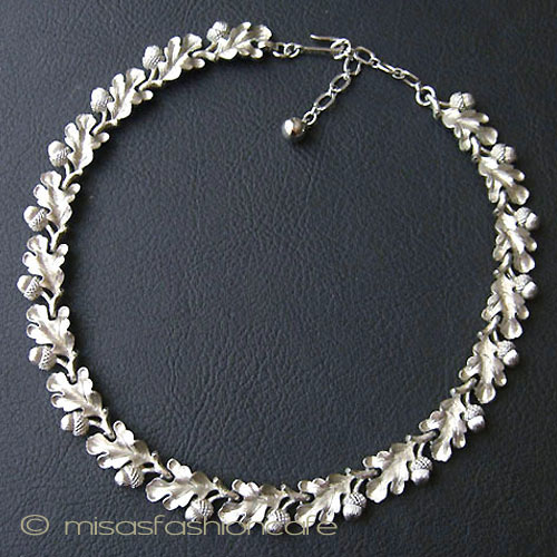 （画像用） Trifari トリファリ どんぐり ネックレス