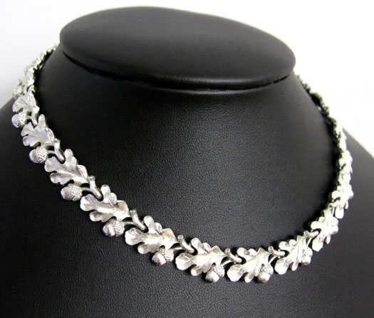 （画像用） Trifari トリファリ どんぐり ネックレス