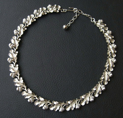 （画像用） Trifari トリファリ どんぐり ネックレス