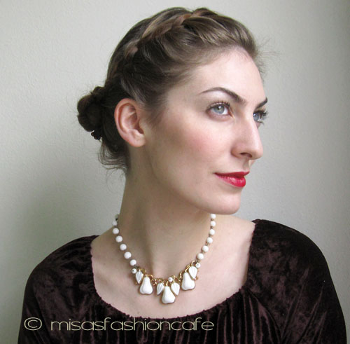 （画像用） Trifari　トリファリ ミルクガラス洋梨ネックレス