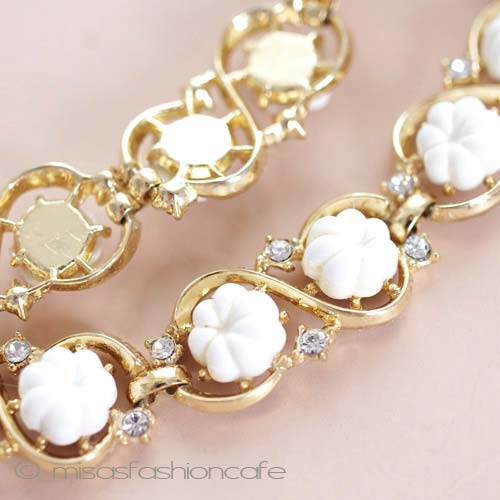 （画像用） Ｔｒｉｆａｒｉ　 トリファリ 白いお花　ネックレス