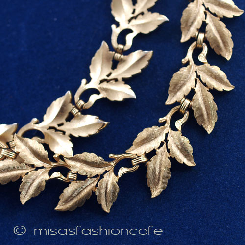 （画像用） Trifari　 トリファリ ゴールドの葉ネックレス