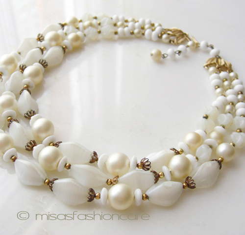 （画像用） Trifari　トリファリ パールガラス3連ネックレス