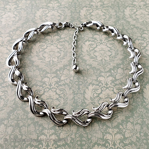 （画像用） Trifari　 トリファリ りぼんネックレス