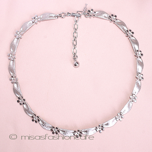 （画像用） Ｔｒｉｆａｒｉ　 トリファリ 花りぼんネックレス