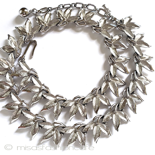 （画像用） Ｔｒｉｆａｒｉ　 トリファリ 銀の笹の葉　ネックレス