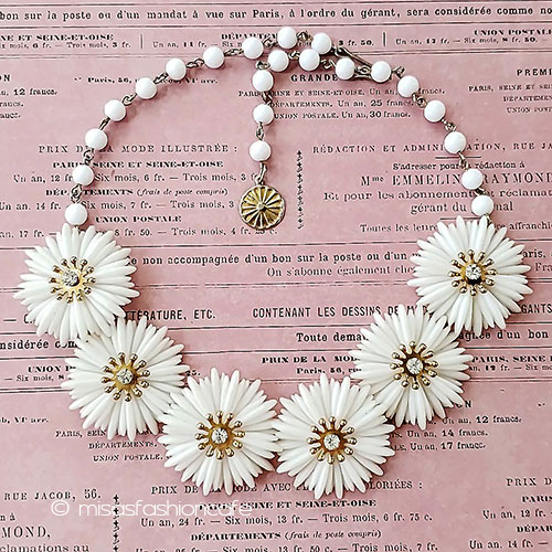 ヴィンテージアクセサリー 白いお花　ネックレス - ウインドウを閉じる