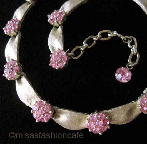 （画像用） Trifarトリファリ 　ピンクフラワー・ネックレス