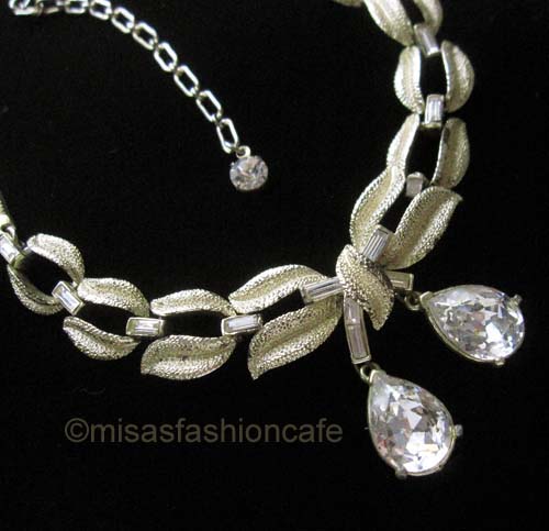 （画像用） Coro ネックレス クリスタル・リボン