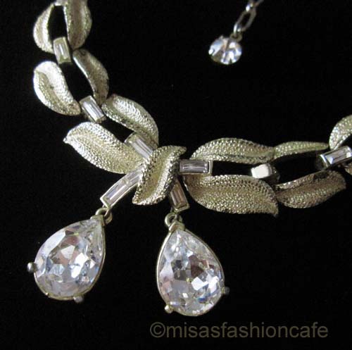 （画像用） Coro ネックレス クリスタル・リボン