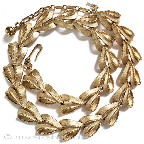 （画像用） Trifari　 トリファリ 金リボン　ネックレス