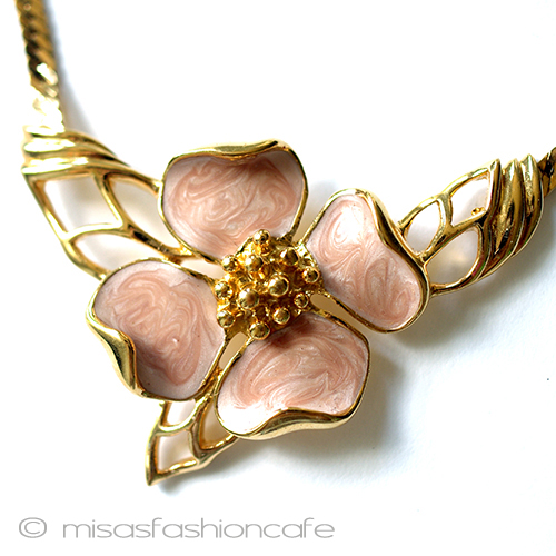 （画像用） Ｔｒｉｆａｒｉ　 トリファリ ハナミズキ　花ネックレス