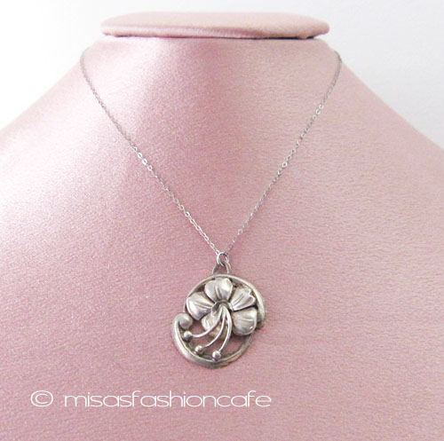 （画像用） Sterling 銀製 Lang刻印　 ユリの花ネックレス