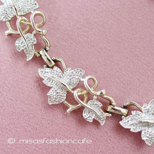 （画像用） SarahCoventry 葡萄の葉ネックレス