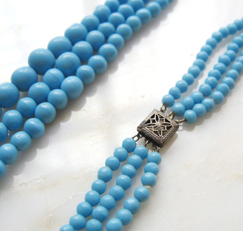（画像用） 水色ガラス3連ネックレス