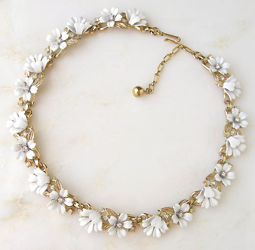 （画像用） Trifari　お花ネックレス