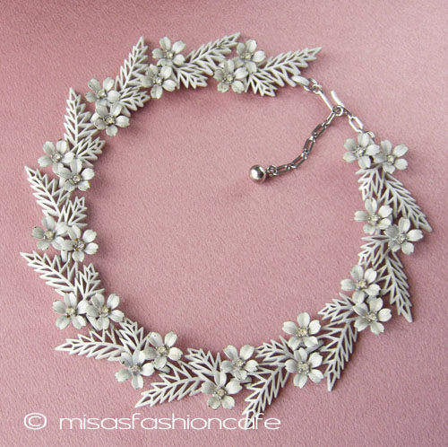 （画像用） Trifari　トリファリ エナメルフラワー ネックレス