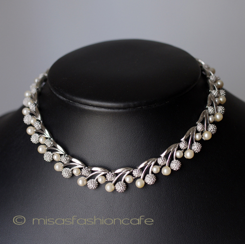 （画像用） Trifari　トリファリ 　パールの花ネックレス