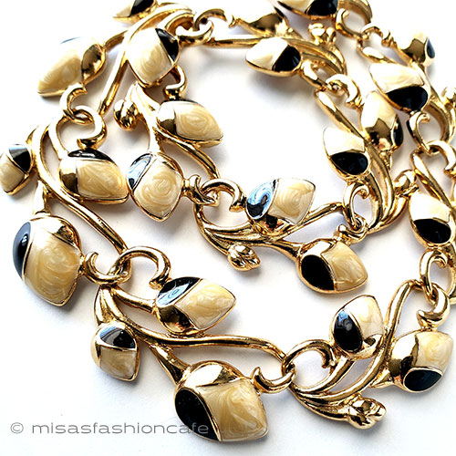 （画像用） Trifari　 トリファリ 団栗　ネックレス