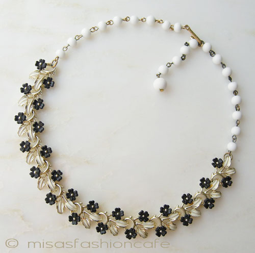 （画像用） Coro　小花ネックレス