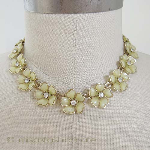 （画像用） レモネード花ネックレス