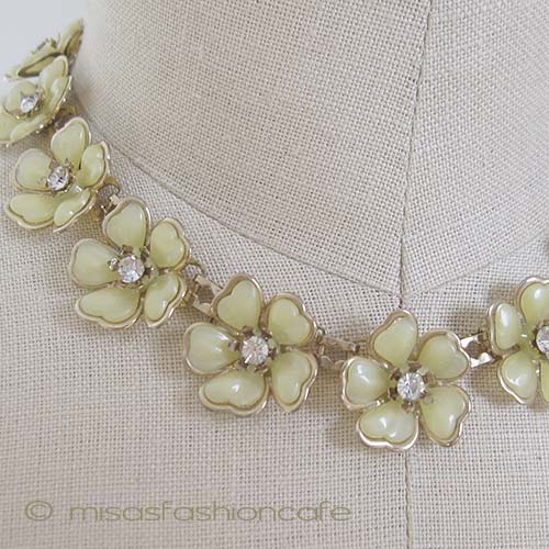 （画像用） レモネード花ネックレス