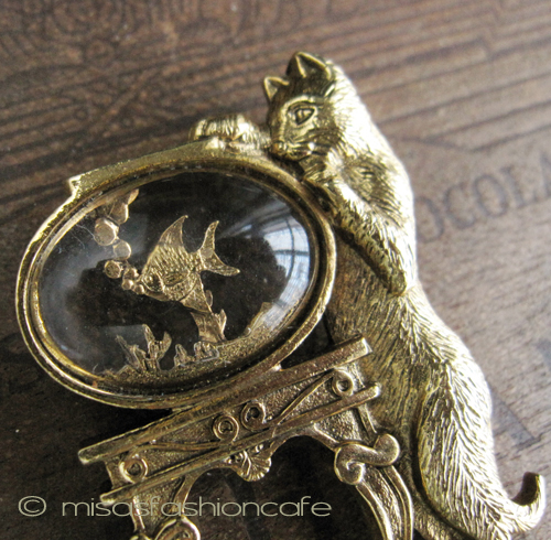 （画像用） 猫ねこ 金魚鉢　ブローチ