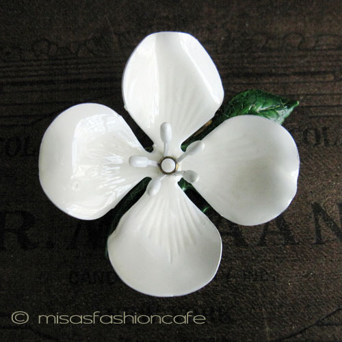 （画像用） ハナミズキの花ブローチ