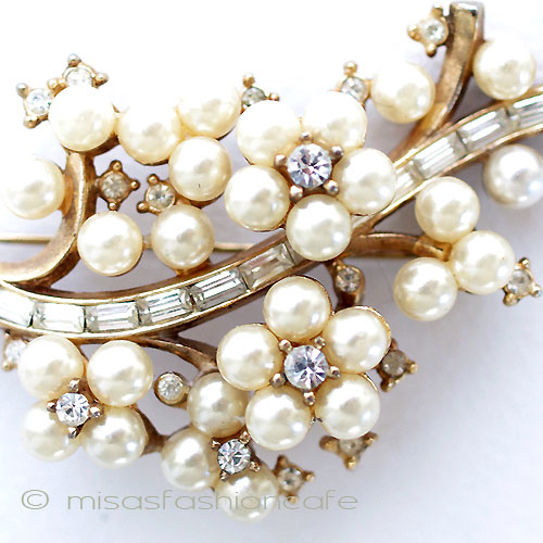 （画像用） Ｔｒｉｆａｒｉ　 トリファリ パールの花 ブローチ