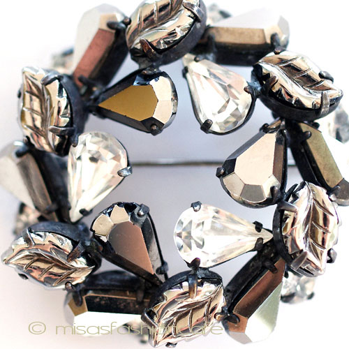 （画像用） Regency　ブローチ クリスタルの葉リース