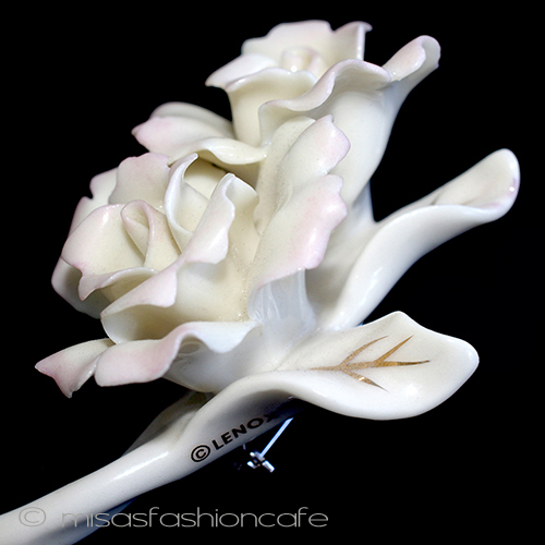 （画像用） Ｌｅｎｏｘ陶器ポーセラーツ ローズ・ブーケ・ブローチ