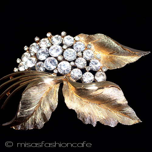 （画像用） Ｔｒｉｆａｒｉ　 トリファリ クリスタルの花　ブローチ