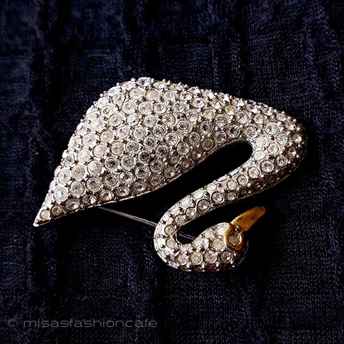 （画像用） スワロフスキーの白鳥 クリスタル　ブローチ