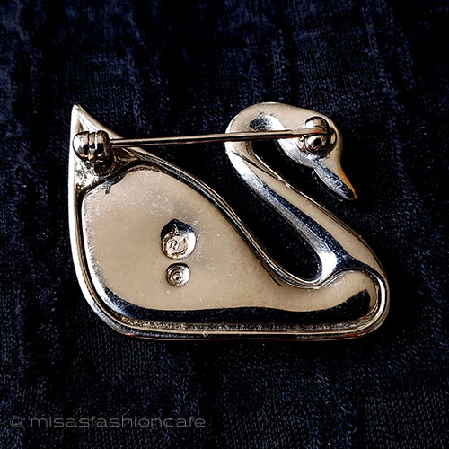 （画像用） スワロフスキーの白鳥 クリスタル　ブローチ