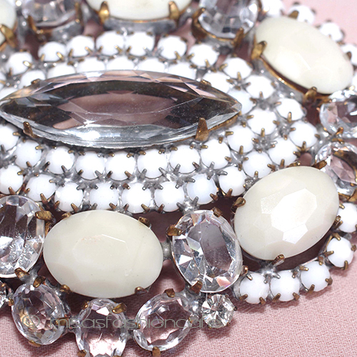 （画像用） チェコ製ガラスブローチ