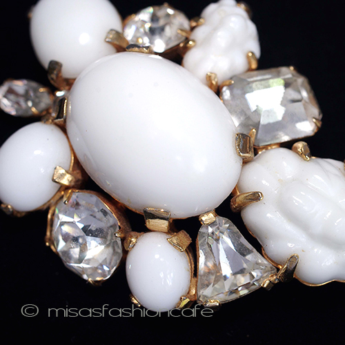 （画像用） ＭＡＲＶＥＬＬＡブローチ ミルクガラスクリスタル