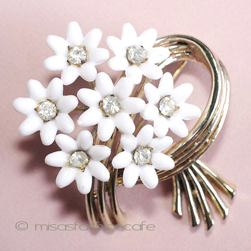 （画像用） ＣＯＲＯ　ブローチ ホワイトブーケ