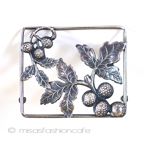 （画像用） スターリングシルバー ラズベリー　ブローチ