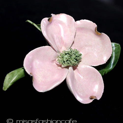 （画像用） 英国製　ブローチ ポーセリン　ハナミズキ