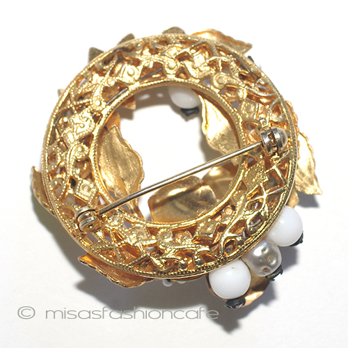 （画像用） Original by Robert お花リース　ブローチ