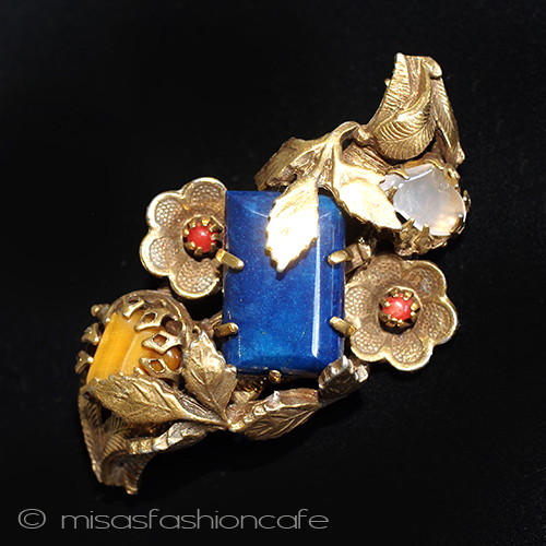 （画像用） アンティークブローチ 天然石＆珊瑚のお花