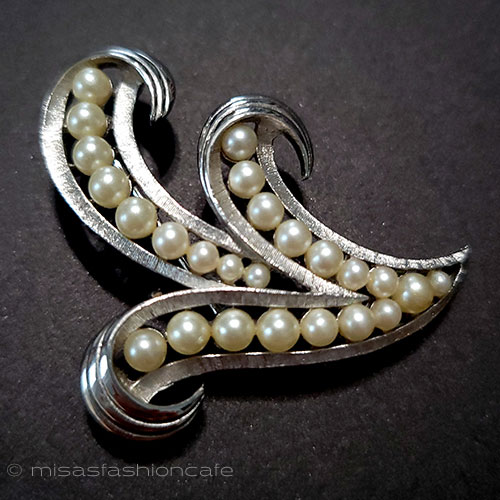 （画像用） Trifari　 トリファリ パール銀葉ブローチ