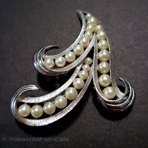 （画像用） Trifari　 トリファリ パール銀葉ブローチ