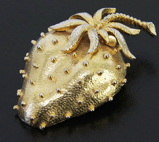 （画像用） ストロベリー　ブローチ