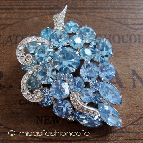 （画像用） Weiss　葡萄　ブローチ