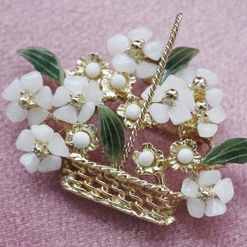 （画像用） 天然石＆ヒスイの花かご ブローチ兼ペンダント