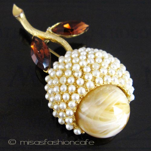 （画像用） WEISS 花ブローチ